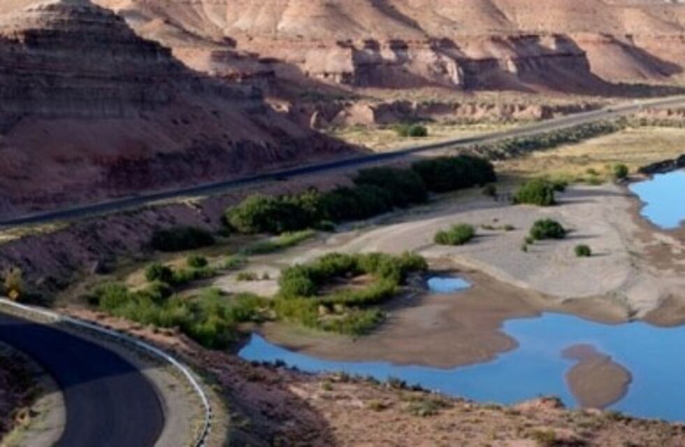 Por las fuertes lluvias se desprendió una cascada de barro y piedras en los Altares de Chubut