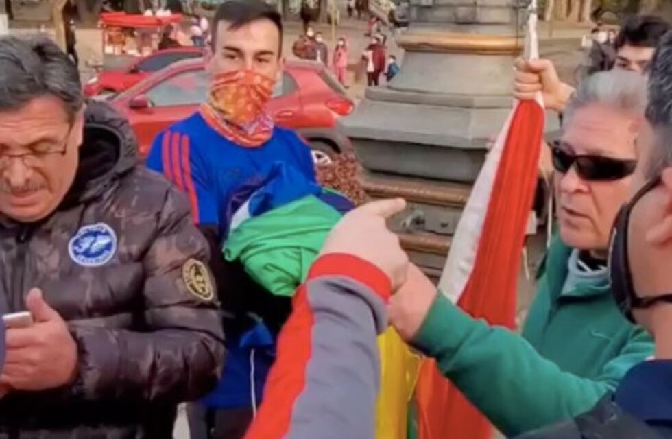 Polémica por la bandera en el Parque Sarmiento: "Nos sentimos agraviados"