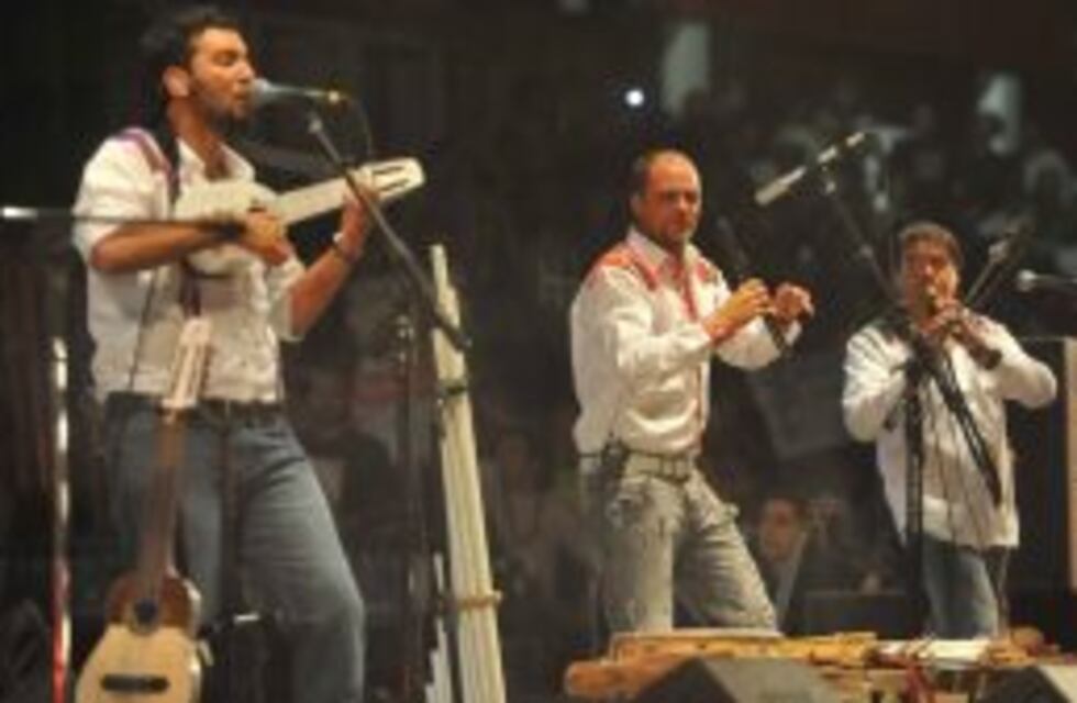 Noche de juventud y Carnaval, en Cosquín: Los Tekis, Brisas del Norte y Galleguillo