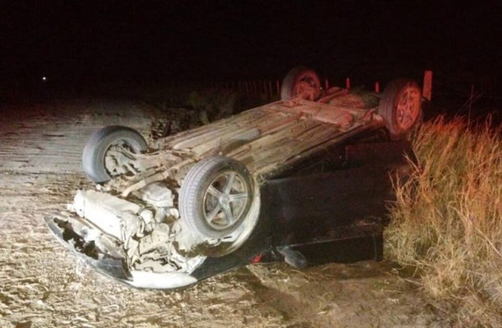 Arroyito: Los Bomberos llegaron por un llamado de auxilio y el vehículo estaba abandonado