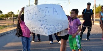 Vecinos se manifestaron por los problemas de inseguridad\u002E