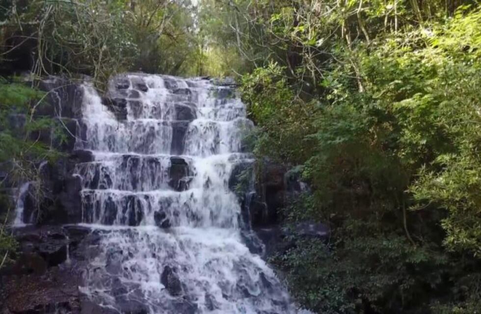 San Vicente: rescataron a una joven que cayó de un salto de ocho metros