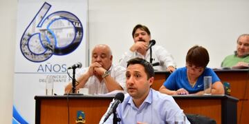 Concejales de Comodoro repudiaron el ataque afuera del Congreso