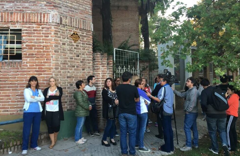 Padres de un colegio de zona norte reclaman que se garantice el dictado de clases