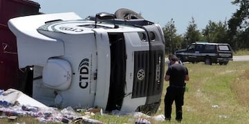 El Volkswagen quedó cruzado sobre la traza a primera hora\u002E (Casilda Virtual)