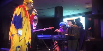 Piñón Fijo la rompió cantando con Charly García