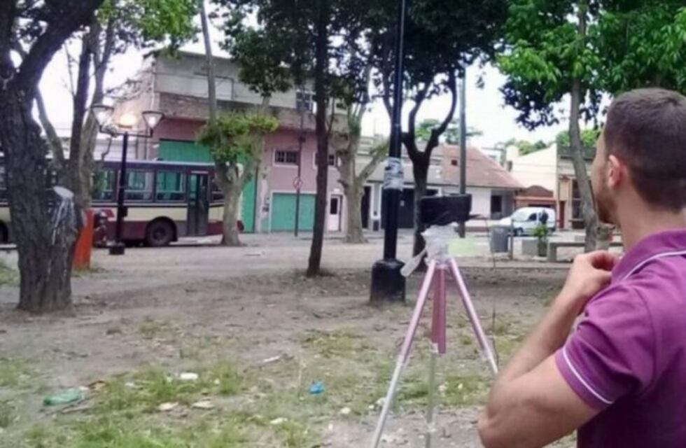 Bernal: Denunciaron por acoso a un hombre que filmaba a alumnas de dos escuelas