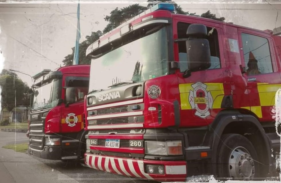 Impactante incendio en La Falda: bomberos sofocaron las llamas en un camión