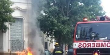 Incendio de coche en Gualeguaychú\nCrédito: ElDía