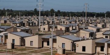 Manzur confirmó que se construirán las 400 viviendas sociales, como estaba estipulado\u002E