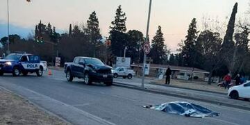 Se investiga si la víctima cruzó en forma indebida la avenida, o el conductor de la camioneta cometió una infracción\u002E