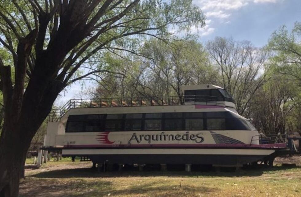 Catamarán "Arquímedes": la estrella del lago San Roque espera con ansias el regreso de la actividad turística