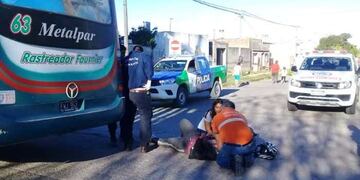 Fuerte choque entre un colectivo una motocicleta