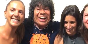 La Mona Jiménez y sus fans de Polonia y Londres\u002E