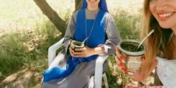 Belu00e9n Francese y su prima monja en San Rafael.