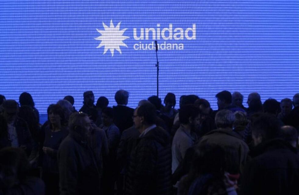 Cerca de la medianoche, en el búnker de Unidad Ciudadana todavía no reconocían los resultados