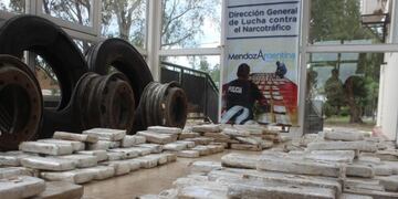 La Dirección de Lucha contra el Narcotráfico, confirmó que llevan incautados 5\u002E200 kilos de marihuana y 138 kilos de cocaína, en Mendoza\u002E