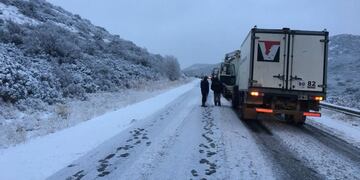 Algunos camiones quedaron a atravesados en la ruta 3\u002E