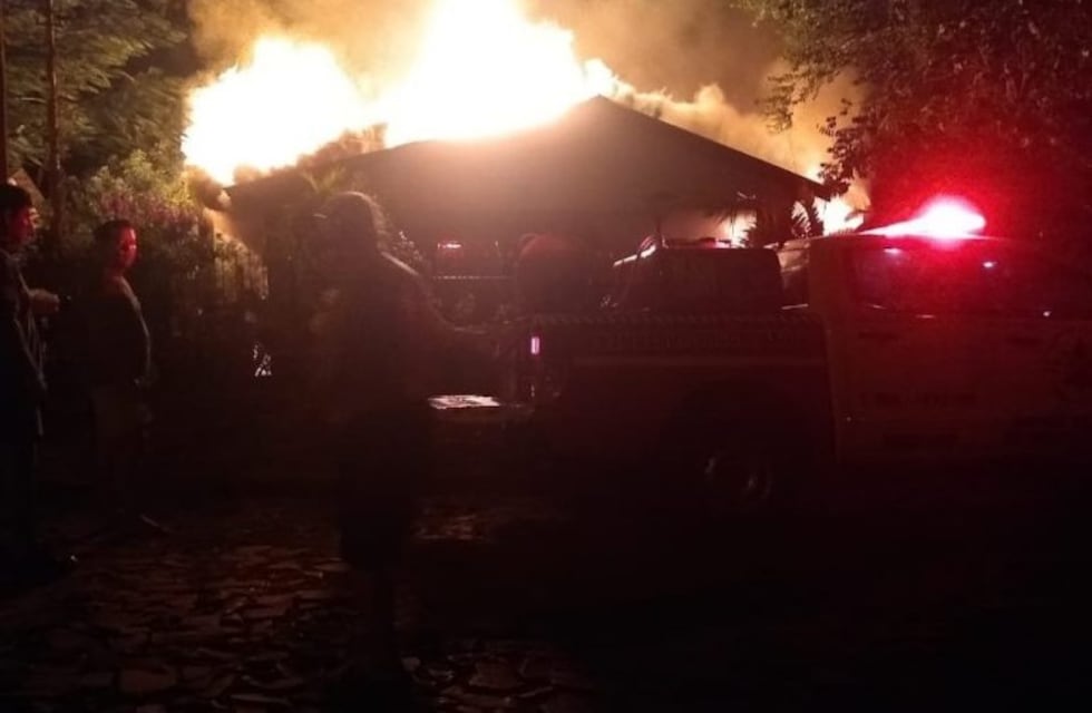 Un incendio dejó con lo puesto a una familia de Wanda