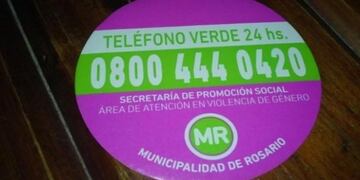 El teléfono verde habilitó un celular para facilitar la asistencia a las víctimas\u002E (Municipalidad de Rosario)
