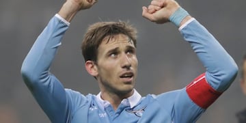 Lazio's Lucas Biglia celebrates at the end of an Italian Cup quarterfinal soccer match between Inter Milan and Lazio, at the San Siro stadium in Milan, Italy, Tuesday, Jan. 31, 2017. Lazio won 2 - 1. (AP Photo/Luca Bruno) italia Lucas Biglia campeonato torneo liga italiano italiana futbol futbolistas partido lazio inter