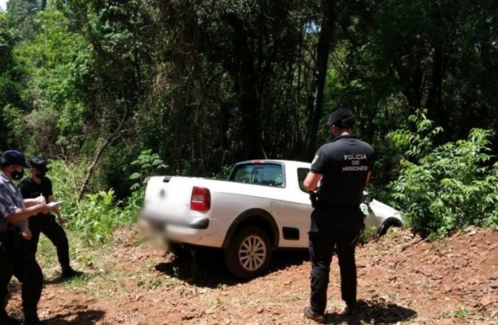 Recuperan una camioneta robada que fue abandonada en un monte