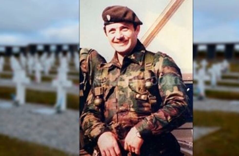 Capitán Rubén Márquez: entronizan su lápida traída de Darwin