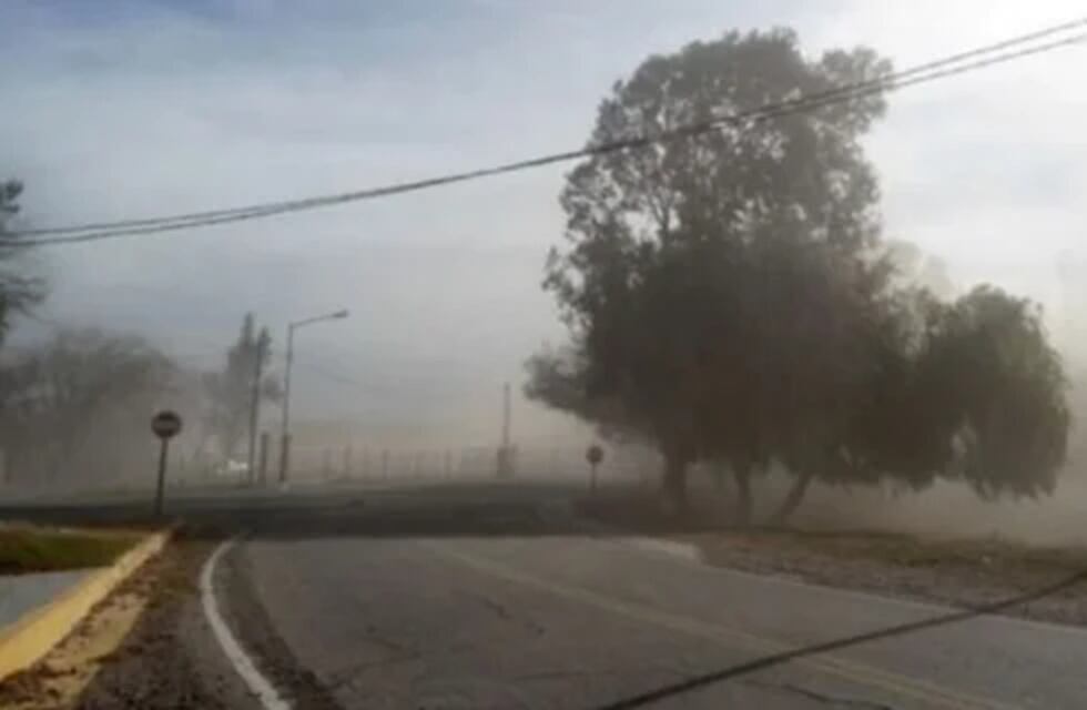 Salta: estaba en un cumpleaños, el viento hizo volar varios objetos y murió por el impacto de un palo