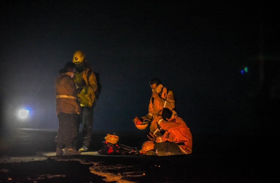 Agresión a los bomberos que combaten los incendios en Punilla: el ejército prestará custodia