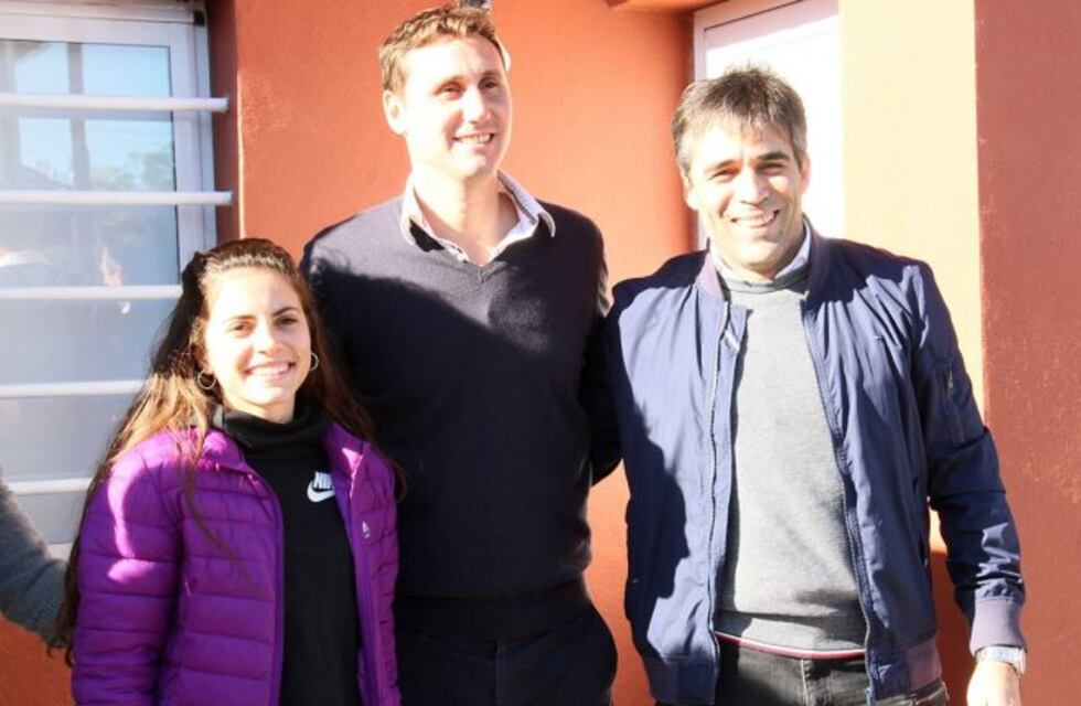 López entregó las llaves de nuevas casas en el "Barrio Los Tilos V"