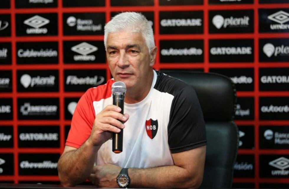 De Felippe afirmó que el equipo no cambiará su sistema ante Boca aunque no juegue Leal