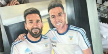 Para un cuadro\u002E Buffa posando con Leo Messi\u002E