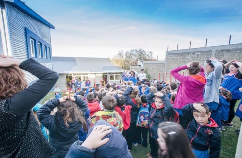 Hubo simulacros de evacuaciones en edificios y colegios en Ushuaia