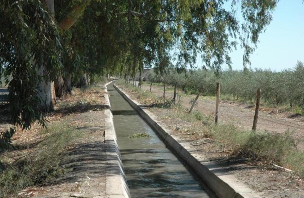 Una nena cayó a un canal y murió