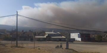 Terrible incendio entre Cosquín y Tanti\u002E (Foto: Bomberos de Tanti)\u002E