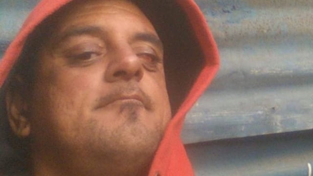 El fanático de la Lepra tuvo que bajarse e ir a la Comisaría 2°\u002E (@kikosonasur)