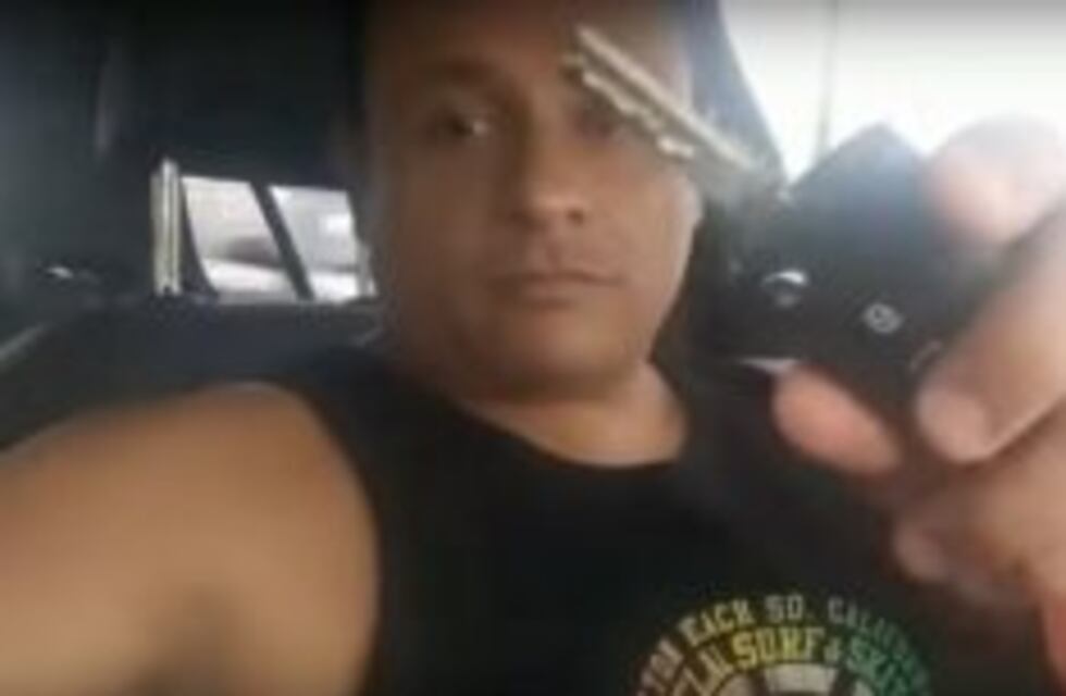 Un funcionario compró un auto de lujo y se burló de quienes pagan impuestos