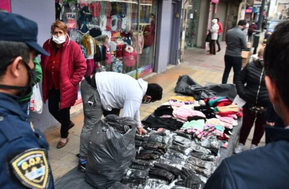 Coronavirus: vendedores ambulantes volvieron a copar el Centro de Córdoba