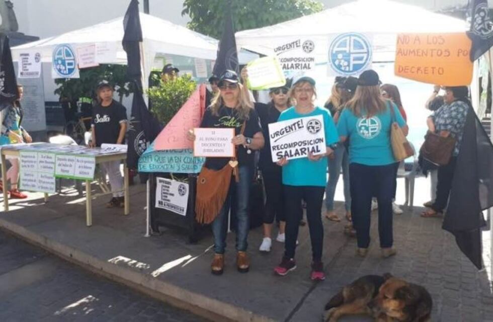 En reclamo por paritarias, ADP instaló una carpa docente en el centro de Salta