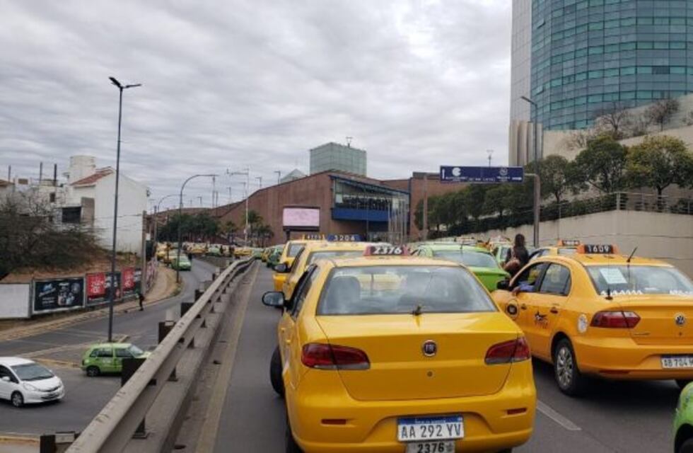 Por el paro de colectivo, ofrecen traslados gratis en taxi al personal de salud