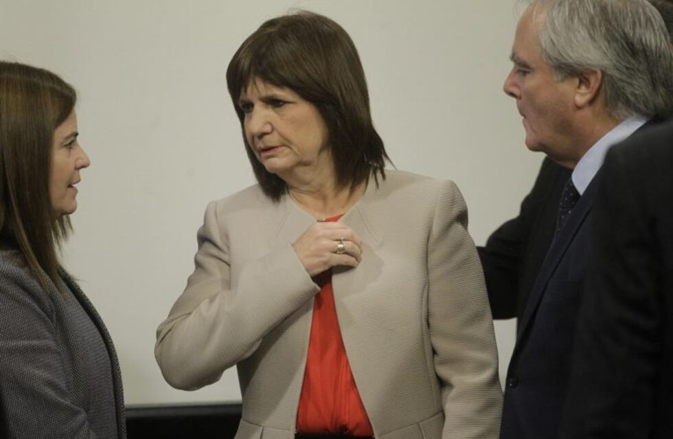 En Rosario, Bullrich insistió que el compromiso del Gobierno con el caso Maldonado "es total y absoluto"