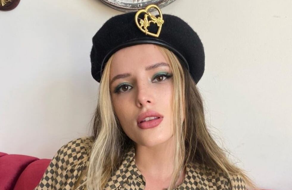 Bella Thorne deslumbró al posar con una bikini “underboob”