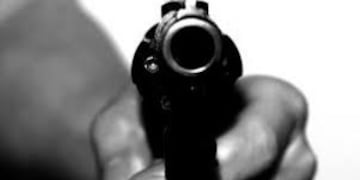 Wanda: una pareja atemorizaba a los vecinos con un arma de fuego y fue detenida