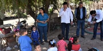 Chapman junto a los niños (Web)