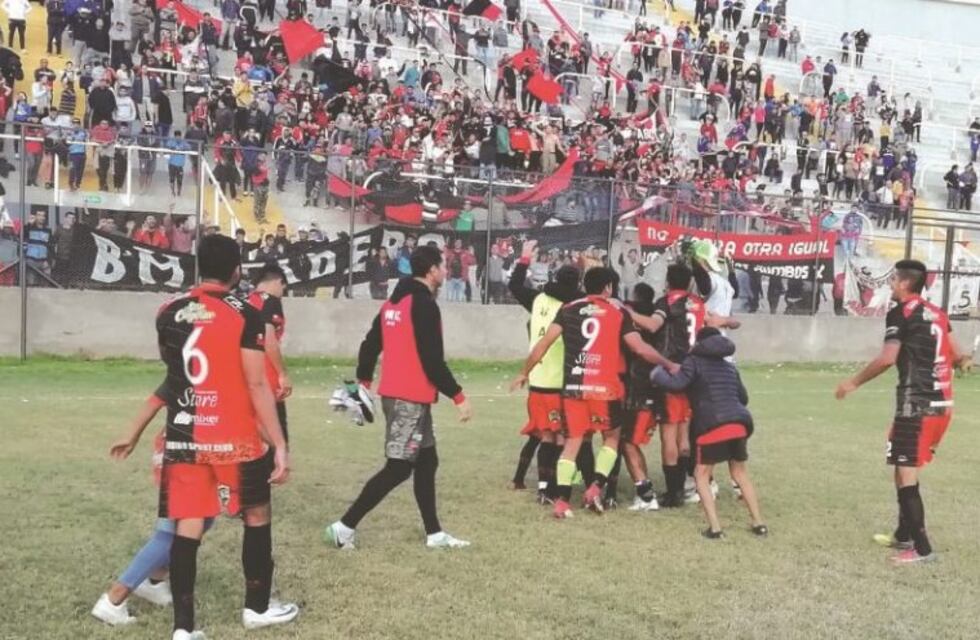 Fútbol: Andino dio vuelta la historia y festejó en el clásico ante Rioja