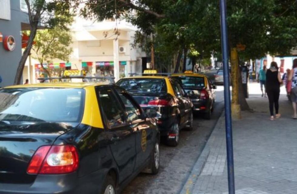 Titulares de taxis pidieron en el Concejo un aumento de "emergencia" de la tarifa