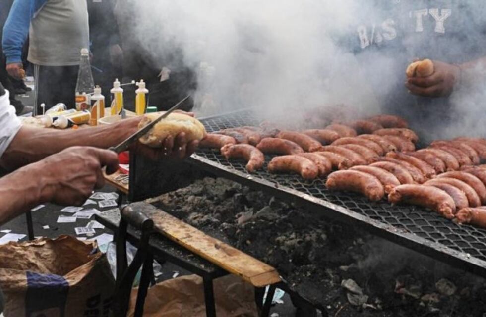 La Municipalidad prohíbe los choripanes en la Procesión del Milagro