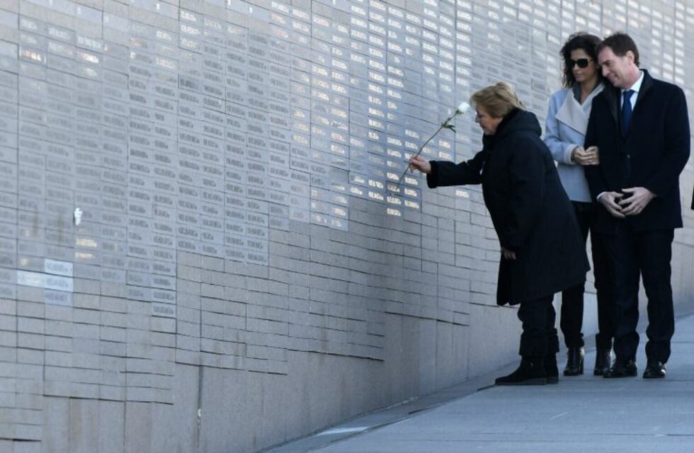 Bachelet pasó por Buenos Aires y homenajeó a desaparecidos de la dictadura