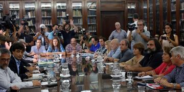 conflicto con los maestros docentes por el aumento suba del salario sueldornparitarias docentes DYN25, LA PLATA, 10/03/2017, REUNION DEL LOS GREMIOS DOCENTES CON LAS AUTORIDADES DEL GOBIERNO. FOTO:DYN/SALVADOR SANTIAGO. la plata hernan lacunza Alejandro F