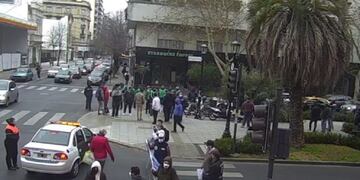 Personal de El Centinela se concentró este martes a la mañana\u002E (@cior_rosario)